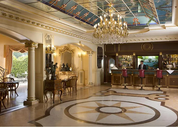 Grand VanvitelliAlbergo